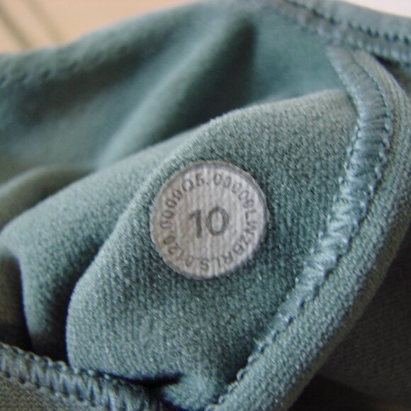 Lululemon Reveal Sports Bra Racerback Green Digital Rain Yoga Workout Size 10 - Picture 5 of 12